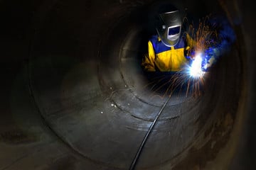 This medium risk confined space course shows you how to enter and exit medium risk environments safely.