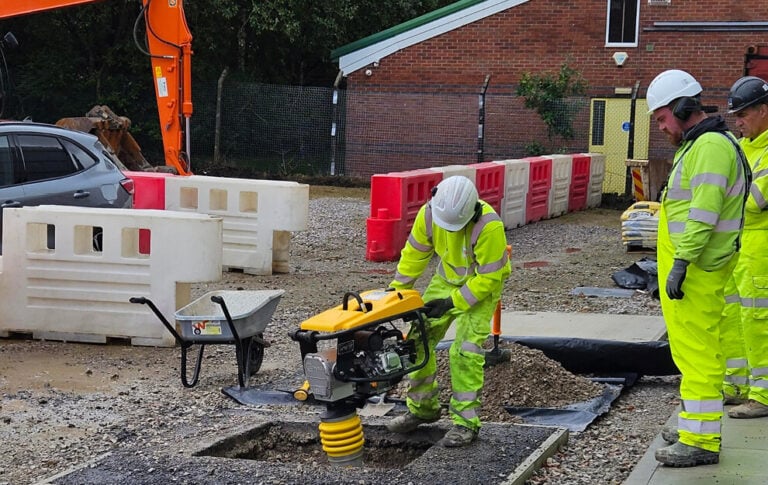 NRSWA Supervisor checking up on operative carrying out their role