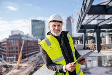 Supervisor using Temporary Work Supervisor course knowledge on site.