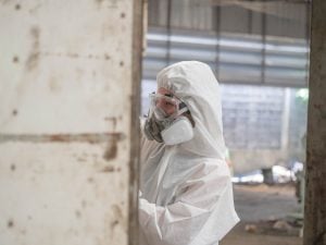 worker wearing ppe for asbestos survey