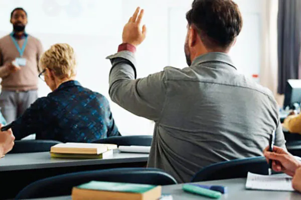 Trainer starting a training course and answering questions